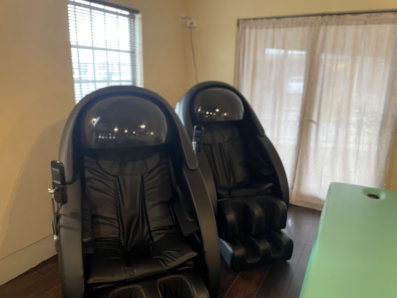 マッサージチェア コリトリサロン楽RAKU